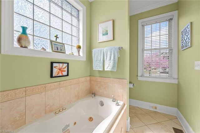 2156 Waterford Village Drive, Clemmons, NC 27012