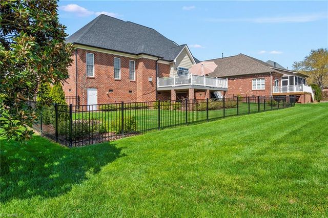 2156 Waterford Village Drive, Clemmons, NC 27012