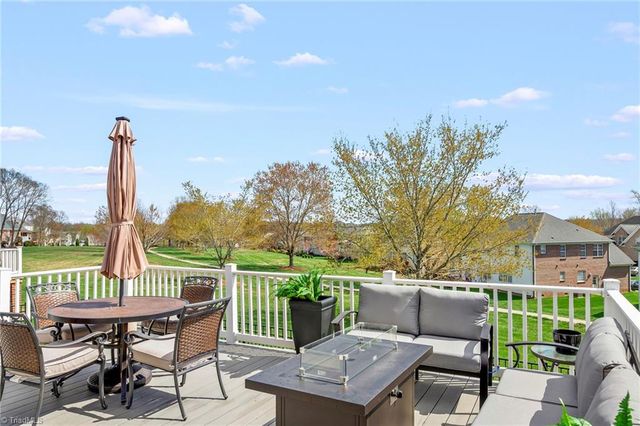 2156 Waterford Village Drive, Clemmons, NC 27012