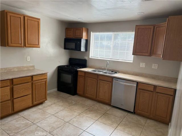 442 E Arrow, Upland, CA 91786