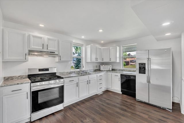 513 12th Street, Silvis, IL 61282