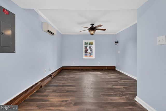 10 INDIAN RED RD, Levittown, PA 19057
