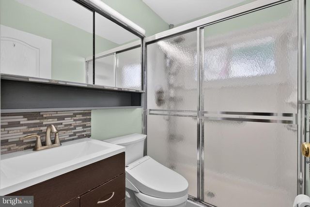 10 INDIAN RED RD, Levittown, PA 19057