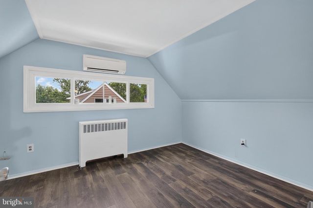 10 INDIAN RED RD, Levittown, PA 19057