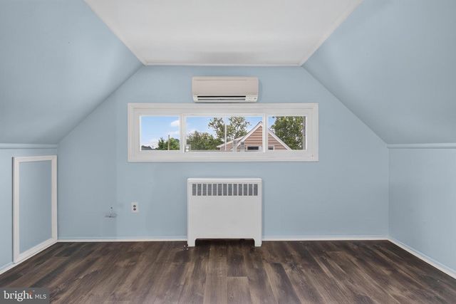 10 INDIAN RED RD, Levittown, PA 19057