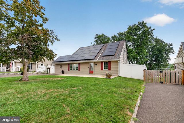 10 INDIAN RED RD, Levittown, PA 19057