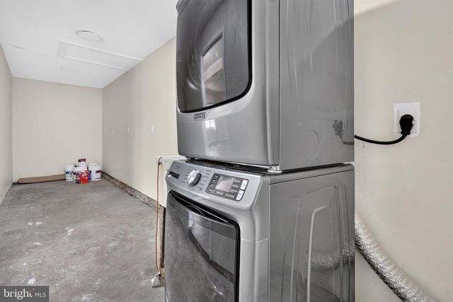 10 INDIAN RED RD, Levittown, PA 19057