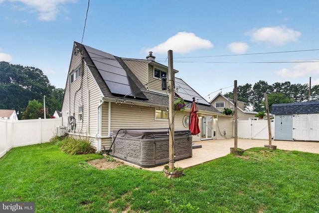 10 INDIAN RED RD, Levittown, PA 19057