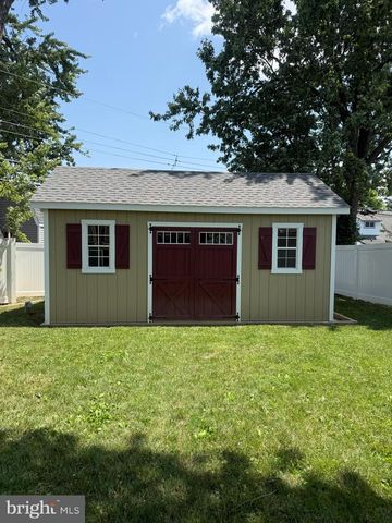 10 INDIAN RED RD, Levittown, PA 19057