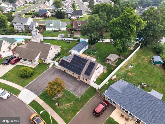 10 INDIAN RED RD, Levittown, PA 19057