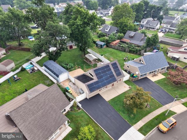 10 INDIAN RED RD, Levittown, PA 19057