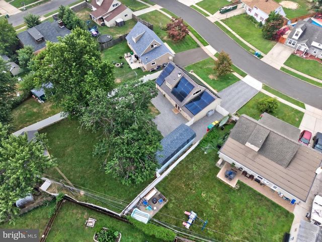 10 INDIAN RED RD, Levittown, PA 19057