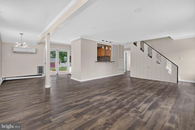10 INDIAN RED RD, Levittown, PA 19057