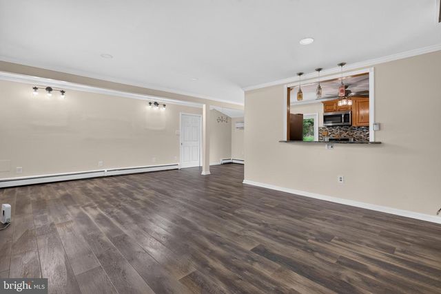 10 INDIAN RED RD, Levittown, PA 19057