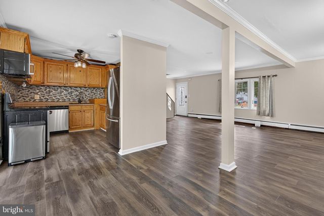 10 INDIAN RED RD, Levittown, PA 19057