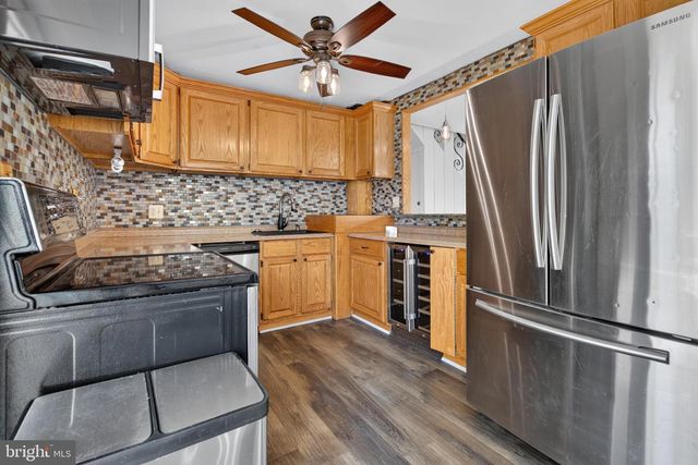 10 INDIAN RED RD, Levittown, PA 19057