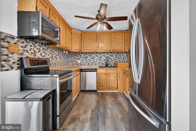 10 INDIAN RED RD, Levittown, PA 19057