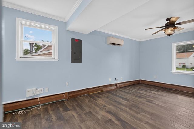 10 INDIAN RED RD, Levittown, PA 19057