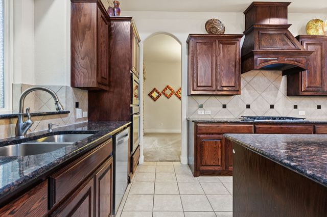 15520 Mayflower Trail, Fort Worth, TX 76262