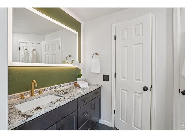 5426 Fox Run Blvd, Longmont, CO 80504