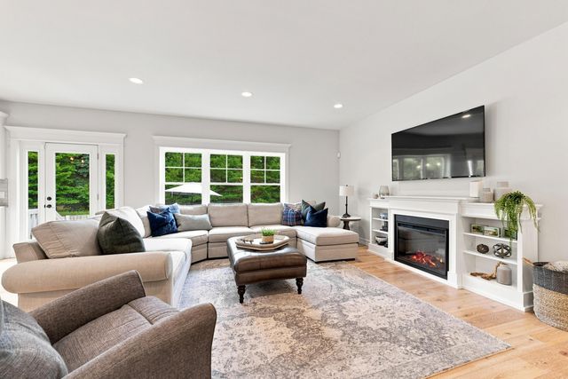 341 Parkside Lane, Douglas Vllg, MI 49406