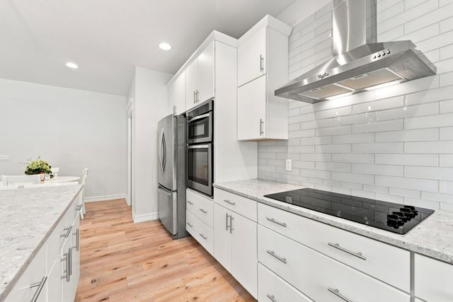 341 Parkside Lane, Douglas Vllg, MI 49406