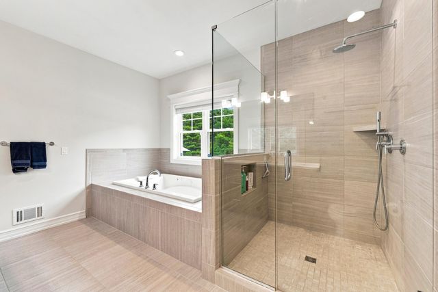 341 Parkside Lane, Douglas Vllg, MI 49406