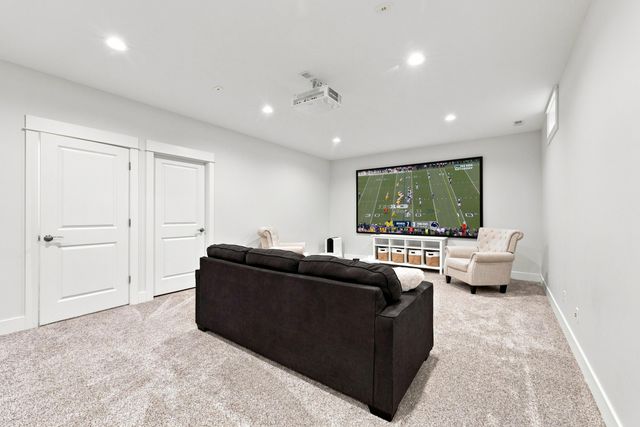 341 Parkside Lane, Douglas Vllg, MI 49406