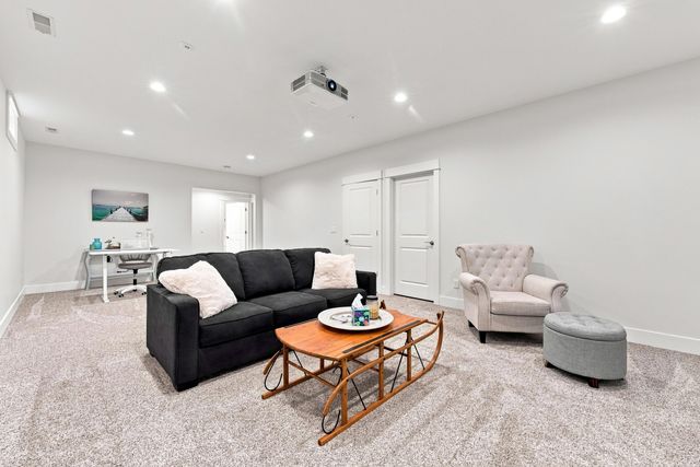 341 Parkside Lane, Douglas Vllg, MI 49406