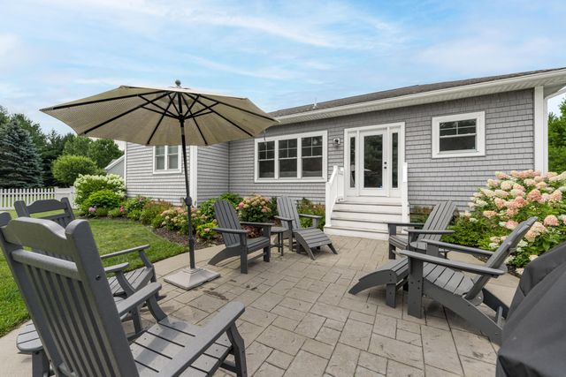 341 Parkside Lane, Douglas Vllg, MI 49406