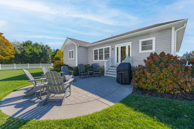 341 Parkside Lane, Douglas Vllg, MI 49406