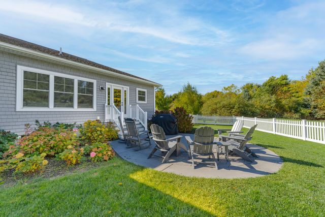 341 Parkside Lane, Douglas Vllg, MI 49406