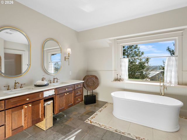 2520 Se ELLSWORTH Rd, Vancouver, WA 98664