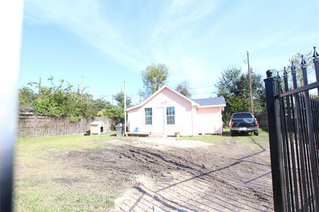 7622 West Street, Houston, TX 77093