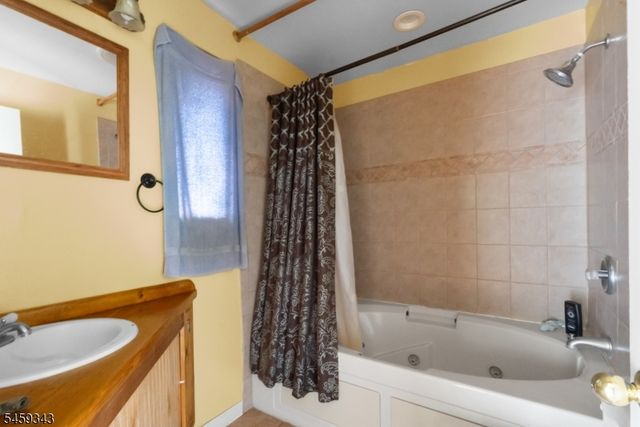 20 Pershing Ave, Jefferson Twp., NJ 07849