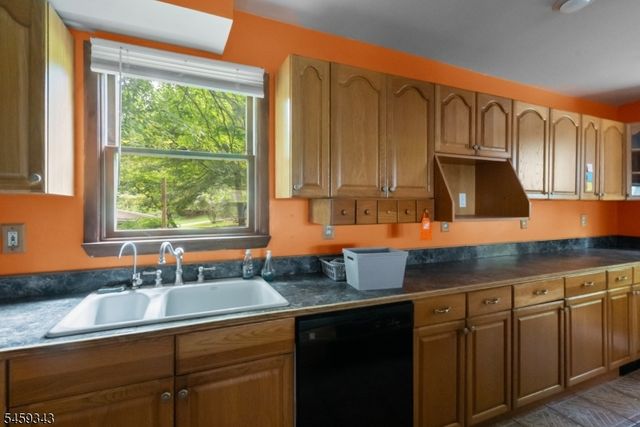 20 Pershing Ave, Jefferson Twp., NJ 07849
