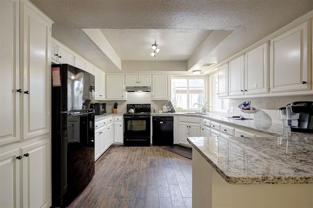 3300 N Meadowood Drive, Oklahoma City, OK 73110