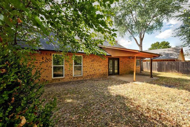 3300 N Meadowood Drive, Oklahoma City, OK 73110