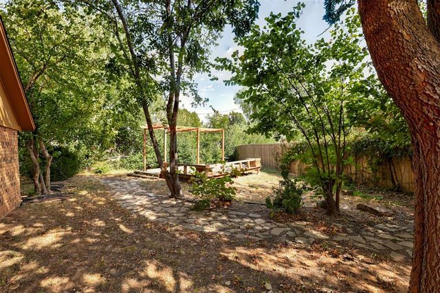 3300 N Meadowood Drive, Oklahoma City, OK 73110