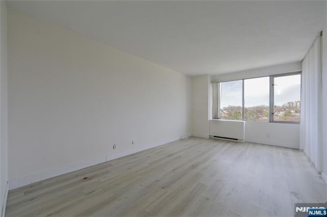 5 Horizon 501, Fort Lee, NJ 07024