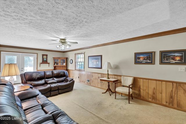 7604 Nottoway Cir, Louisville, KY 40214