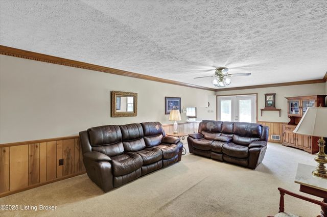 7604 Nottoway Cir, Louisville, KY 40214