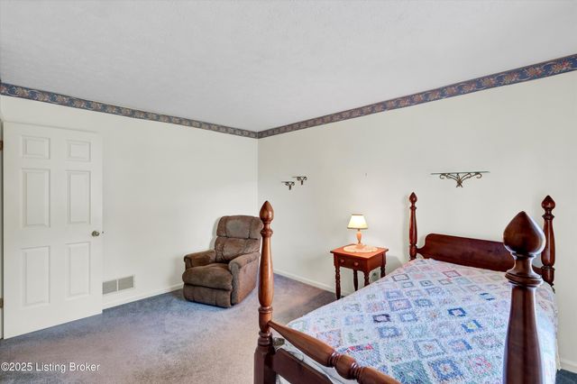 7604 Nottoway Cir, Louisville, KY 40214