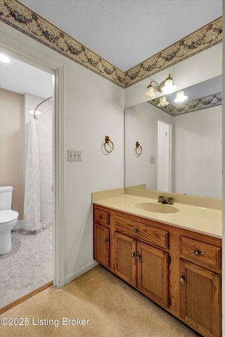 7604 Nottoway Cir, Louisville, KY 40214