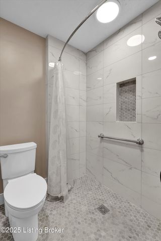 7604 Nottoway Cir, Louisville, KY 40214