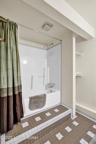 7604 Nottoway Cir, Louisville, KY 40214