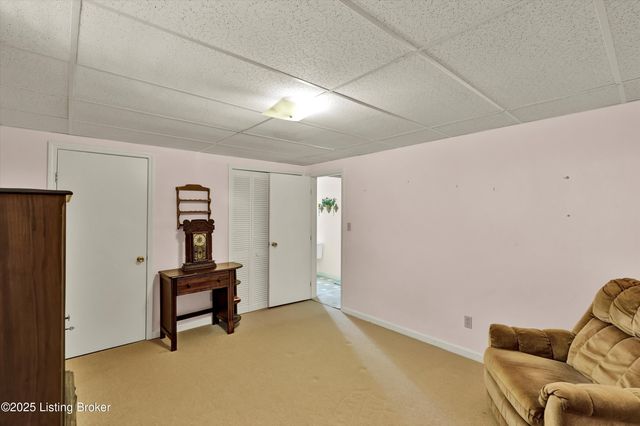 7604 Nottoway Cir, Louisville, KY 40214