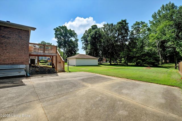 7604 Nottoway Cir, Louisville, KY 40214