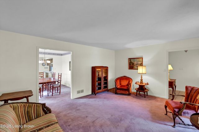 7604 Nottoway Cir, Louisville, KY 40214