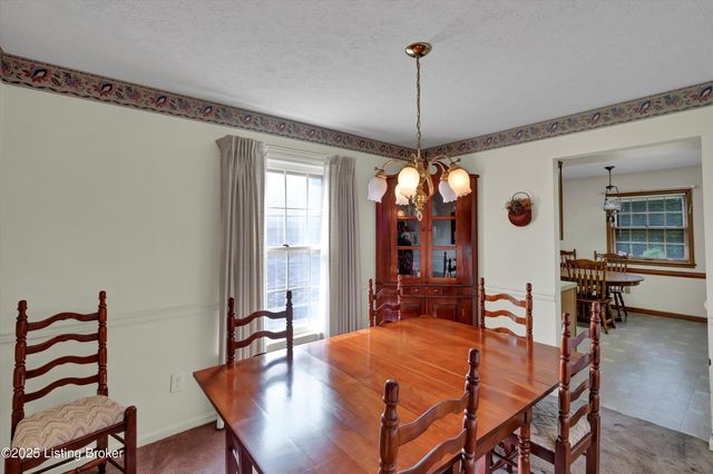 7604 Nottoway Cir, Louisville, KY 40214